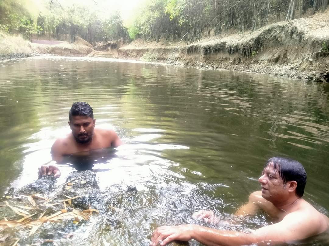 U2Brutus_off's tweet photo. புது அனுபவம்... காட்டுக்குள்ள சவாரி... ரொம்ப நாள் பிறகு குளத்துல குளியல்... மனுசன் (பியூஷ்) ஒரு காட்டையே உருவாக்கி வச்சிருக்காப்ல... 

வழக்கம்போல சமூகம் சார்ந்த நீண்ட நேர உரையாடல்... அதிலயும் காலை உணவு அற்புதம்... மதியம் ரொட்டியுடன் ஆட்டுக்கறி (ஆமைக்கறி கிடைக்கவில்லை)... அருமையான https://t.co/cdXh68mQw3
