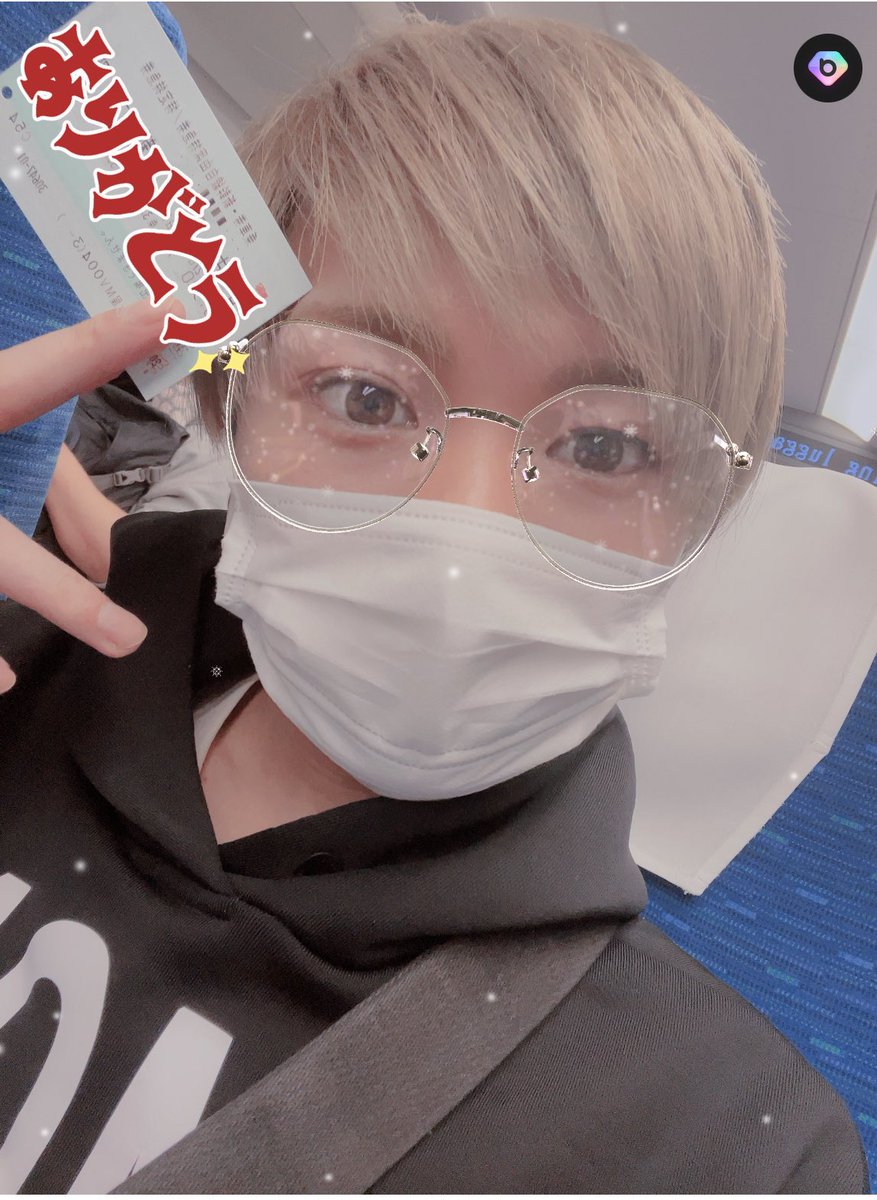 365LABO_HERO's tweet photo. おは LABOです🌈

昨日は🐤マスターまとこ氏と1ヶ月ぶりのツーショット撮ったよ💛

最初は男2人だったけど
今では毎日色んなラボメンが来てくれて
賑やかになってきたね☺️

寂しがり屋な僕はこんなに沢山集まっていただけて幸せですっ🥺

出会いに感謝💛

別れにも感謝する

私はそんな男 https://t.co/z0jc8ppWXy