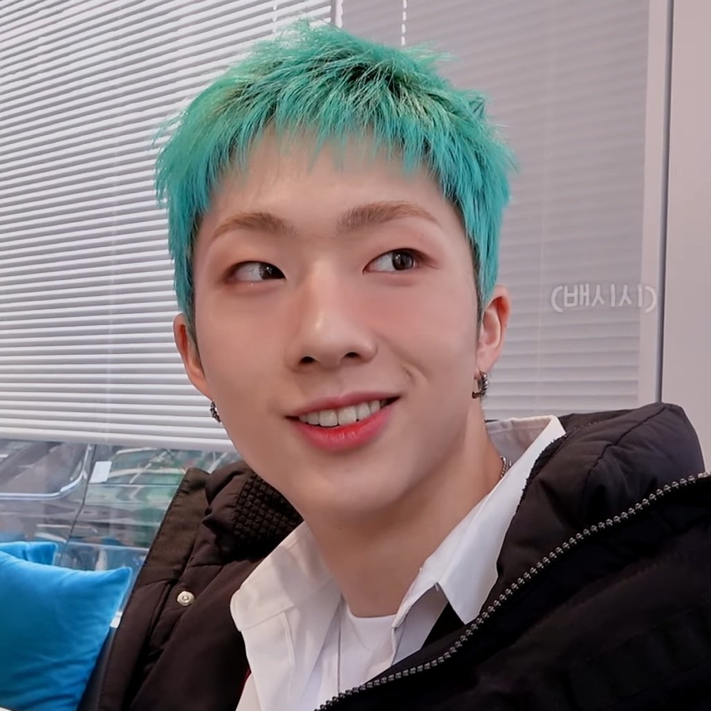 jjiung4life's tweet photo. smiley jiung photo sequence https://t.co/SoB1Cnys3M