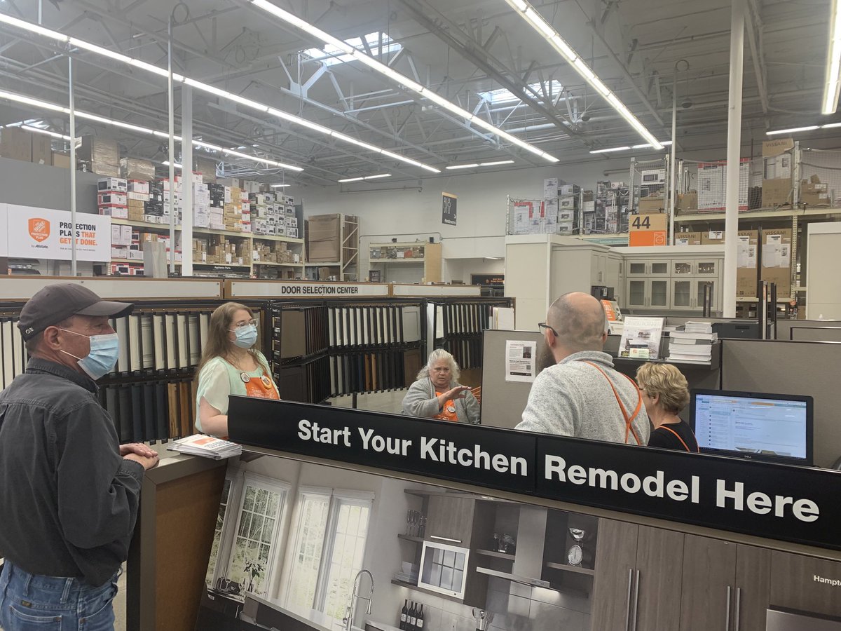 CmonteiroThd's tweet photo. Good walk today w/ DSM Carrie, SASM Steve &amp; DC Richard @ 0641. Talked service connect, cabinets, org. &amp; windows with KD’s Christine &amp; Gloria, COS Mandy, Pro Dan &amp; Mike, Millworks Gabe and Kay, and Bath Mike. Thank you all! ⁦@CarrieDSMD30⁩ ⁦@THDjulia⁩ https://t.co/tTKRikH0Cx