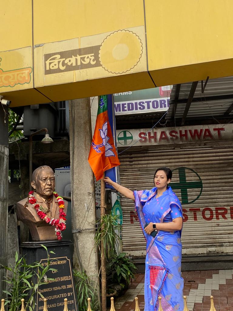 jury_sharma's tweet photo. Hoisted Flag at my residence on the occasion of the 42nd Foundation Day of the Bharatiya Janata Party.

Greetings to all the karyakartas &amp; well wishers on the Sthapana Divas of @BJP4India.

#SthapanaDivas https://t.co/ilqTCsBBd5