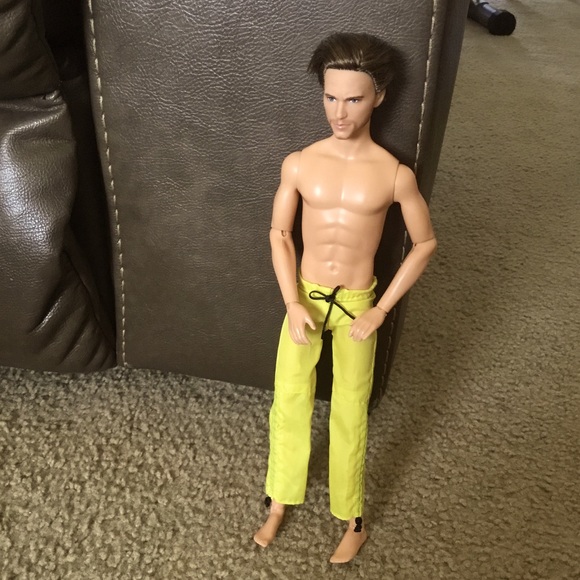 So good I had to share! Check out all the items I'm loving on <a href="/Poshmarkapp/">Poshmark</a> #poshmark #fashion #style #shopmycloset #barbie #pamperedchef: posh.mk/dzDGpUKNZob