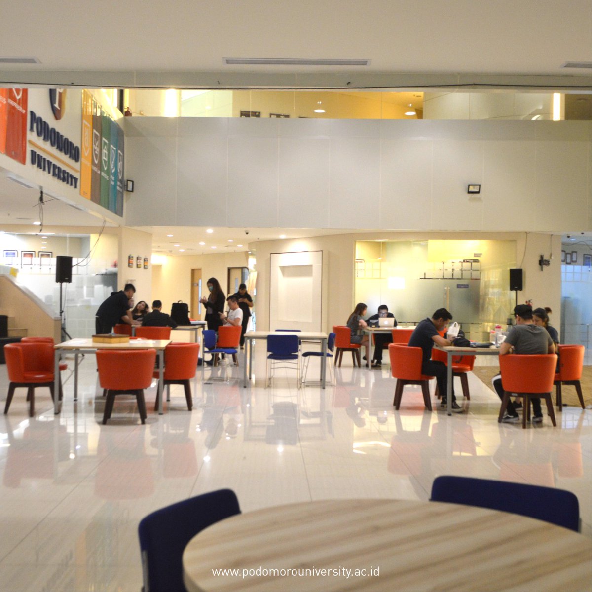 Entrepreneurship Area merupakan salah satu fasilitas yang terdapat di Podomoro University.

Selain untuk tempat berkumpul, diskusi dan mengerjakan tugas bersama, Entre Area juga sering dijadikan tempat untuk membuat event dengan skala besar karena area nya yang sangat luas.