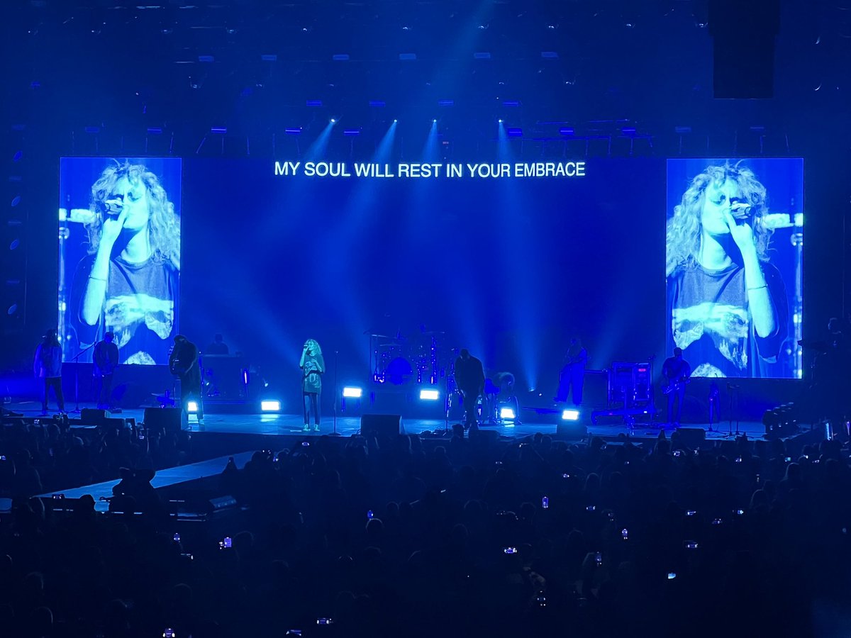LBlevins121's tweet photo. .@hillsongunited blew the roof off the #ATTCenter ! What a night. It was a 7,000 person sing along &amp; it was awesome! #TomlinUnited https://t.co/5nCO1JkpP6
