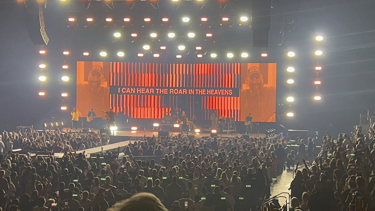 LBlevins121's tweet photo. .@hillsongunited blew the roof off the #ATTCenter ! What a night. It was a 7,000 person sing along &amp; it was awesome! #TomlinUnited https://t.co/5nCO1JkpP6