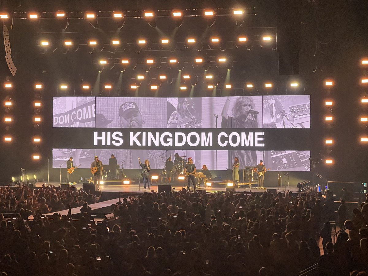 LBlevins121's tweet photo. .@hillsongunited blew the roof off the #ATTCenter ! What a night. It was a 7,000 person sing along &amp; it was awesome! #TomlinUnited https://t.co/5nCO1JkpP6