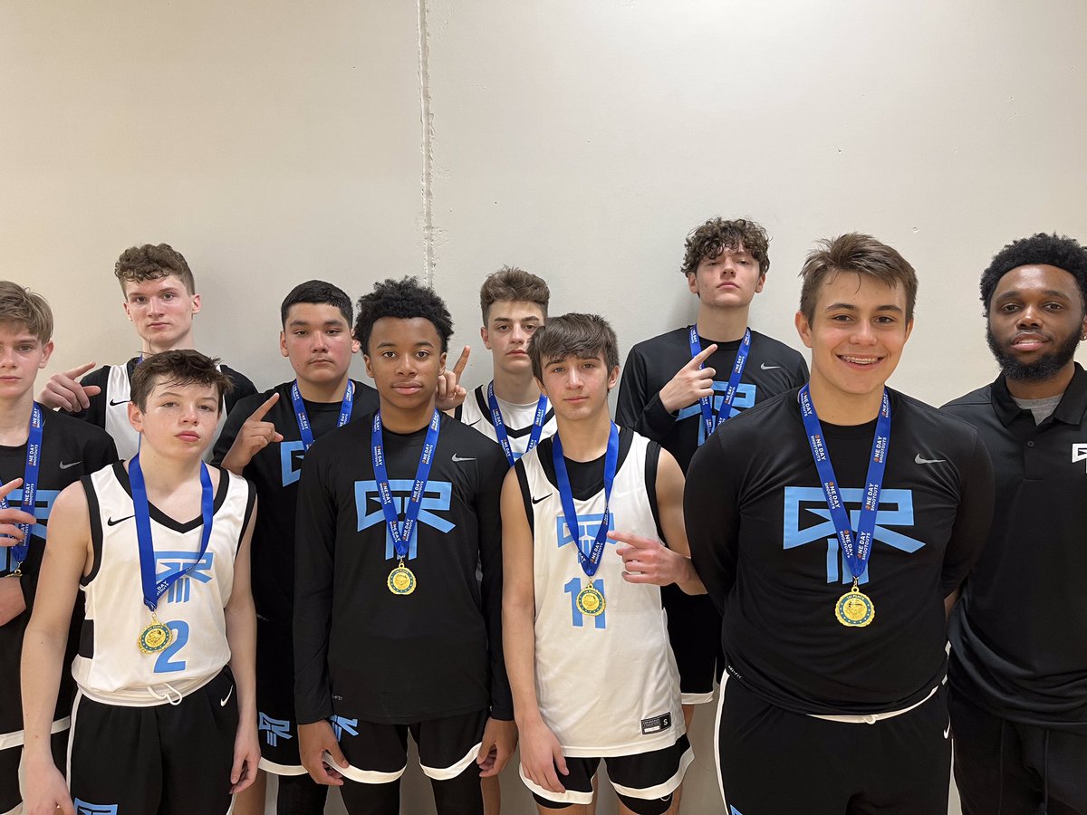 Hunter_Lang07's tweet photo. One day shootout W 🏆 good job boys 🔥🔥🏀🏀played well https://t.co/fle1nE94MT