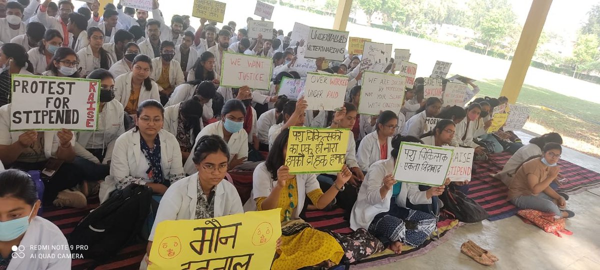 #Increase_up_vet_stipend
पिछले 10-15 सालों में क्या आपको कभी ये ख्याल नहीं आया कि वेटरिनरी इंटर्न का भी भत्ता बढ़ा दिया जाए...?सिर्फ 1000 😳पूरे महीने काम करने के बाद।क्या आपकी नजरों में हम वेटरिनरी इंटर्न कोई काम नहीं करते?
<a href="/myogiadityanath/">Yogi Adityanath</a> 
<a href="/PMOIndia/">PMO India</a>
