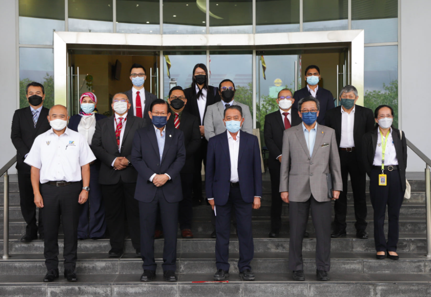 Our appreciation to Dato Sri Lee Kim Shin, Minister of #transport #Sarawak &amp; his Deputy, YB Datuk Dr Jerip Susil for attending briefing by our subsidiary <a href="/SarawakMetro/">Sarawak Metro</a> #SEDC Chairman, Tan Sri Abdul Aziz Dato Husain was also present <a href="/RtmBerita/">Berita RTM</a> <a href="/JapenSarawak/">Jabatan Penerangan Malaysia Sarawak</a> <a href="/CATSFM993/">Cats FM</a> <a href="/BernamaTV/">BERNAMA TV 🇲🇾</a>