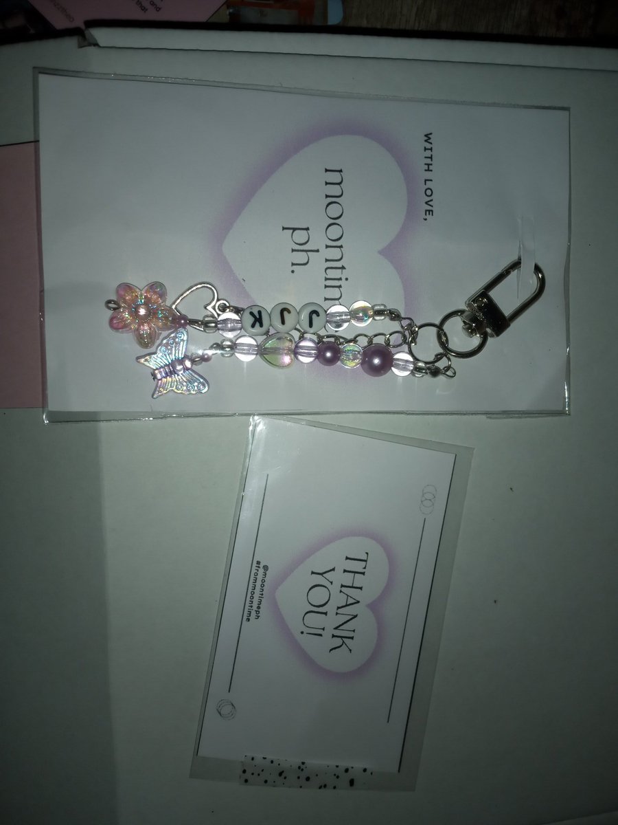 yoongleees's tweet photo. Dumating na po yung keyring! Ang pretty pooo😍 thank youuu po @moontimeph
#frommoontime https://t.co/oyaz0UTgMe
