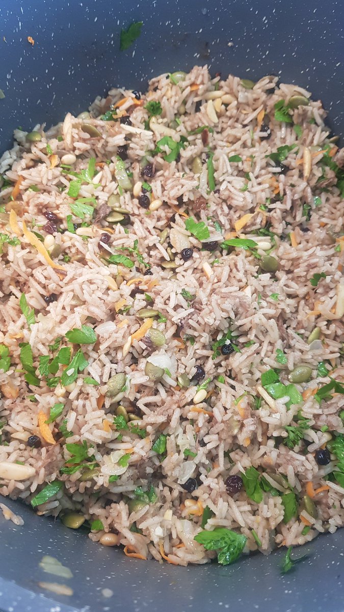 SpicesOf_MyLife's tweet photo. I cooked rice pilaf or in my native language is called nasi kebuli or nasi biryani. I put raisins, dried fig, pine nuts, almonds and pepita with beef ragout. Finishing touch I sprinkled with fresh grated carrot and chopped parsley. https://t.co/10nDOuB2j3