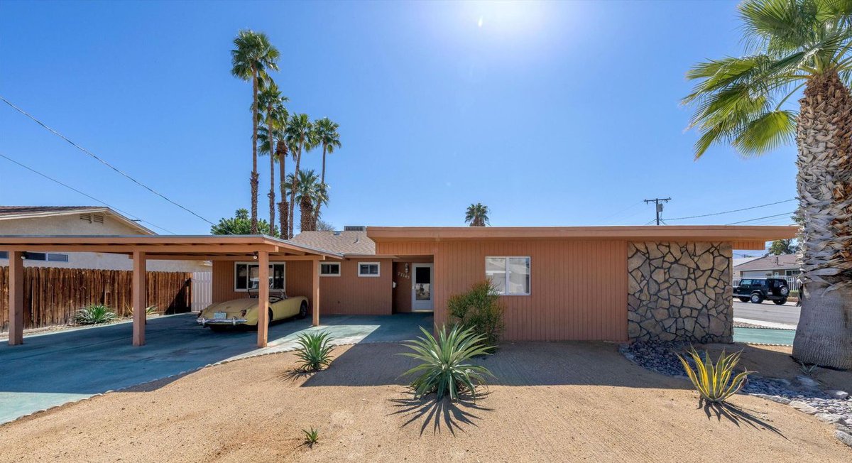SharmanDow's tweet photo. Palm Desert home in a prime location! 

3 beds 
3 baths 
1,570 SF

Sharman Dow, Realtor®
818.521.7072
Vine Property Group
DRE# 02126407

https://t.co/0DVI6upTsI

#realtor #palmdesert #coachellavalley #deserthome #homeforsale #realestateagent #dreamhome https://t.co/3oRqP39n25