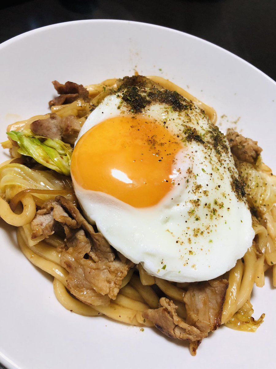 昨日の夕飯-🎶 からの仕事終わってからスナック行って久々生ビール🍺 変な時間に寝たから変な時間に起きて困ってる🤣🤣