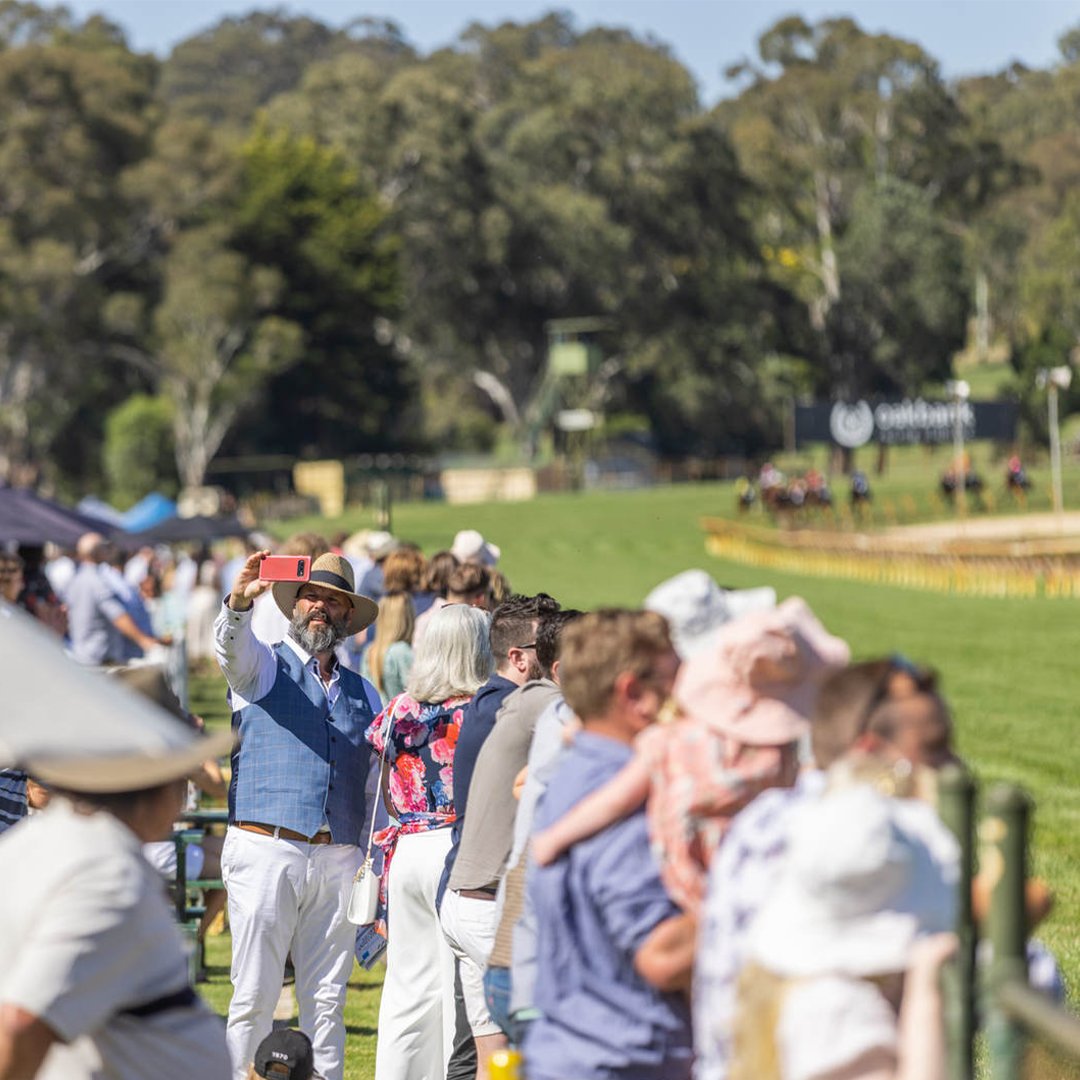 Country Racing SA (@countryracingsa) on Twitter photo Aside from it being a great family day out, we have 5๏ธโฃ reasons why you should head to the <a href="/OakbankRaces/">Oakbank Racing Club</a> Easter Carnival!
Read more | bit.ly/37mTwra Aside from it being a great family day out, we have 5๏ธโฃ reasons why you should head to the <a href="/OakbankRaces/">Oakbank Racing Club</a> Easter Carnival!
Read more | bit.ly/37mTwra