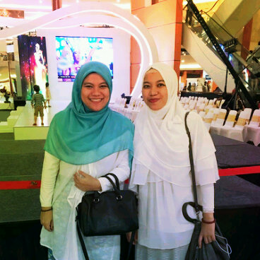 puputrezky's tweet photo. Barakallah fii umrik, Fachrulll 😚
Inget gaakk ini kapan &amp; dimana? Wkwk @lhelylalila https://t.co/hwel53Qa8v