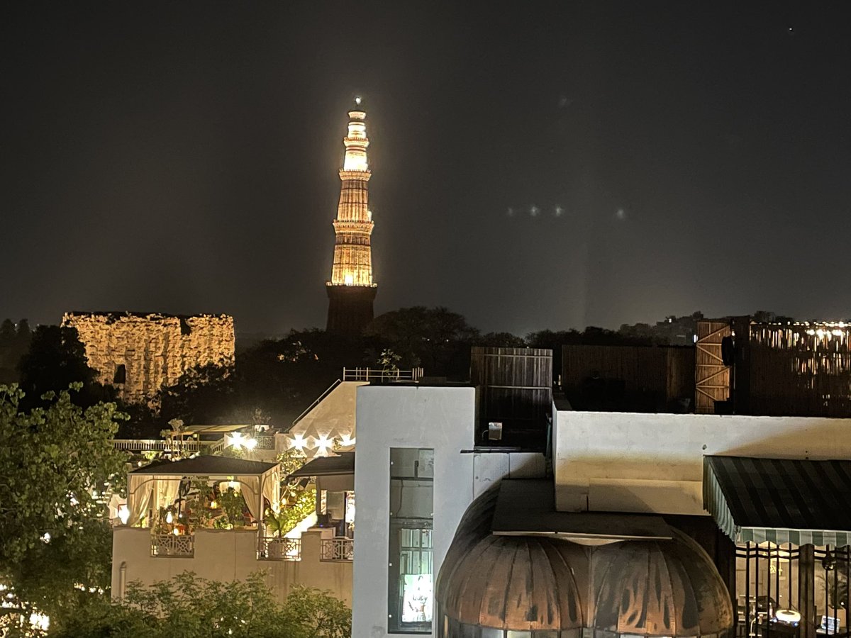chhabs's tweet photo. I was born in Delhi, grew up surrounded by the city’s monuments that I took for granted. I recently discovered this view and have developed new love for the #QutubMinar. https://t.co/miWIVuyiNy