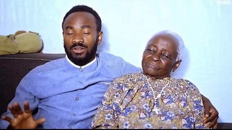 AdvoBarryRoux's tweet photo. 25yrs old Muyiwa is set to get married to his 85yrs girlfriend. Muyiwa who is head over heels in love with the woman said the way she treated him pushed him to love her. The woman who has 8 children &amp; 20 grandkids is the landlady of the apartment where Muyiwa &amp; his friend resides https://t.co/zWB65dugXu