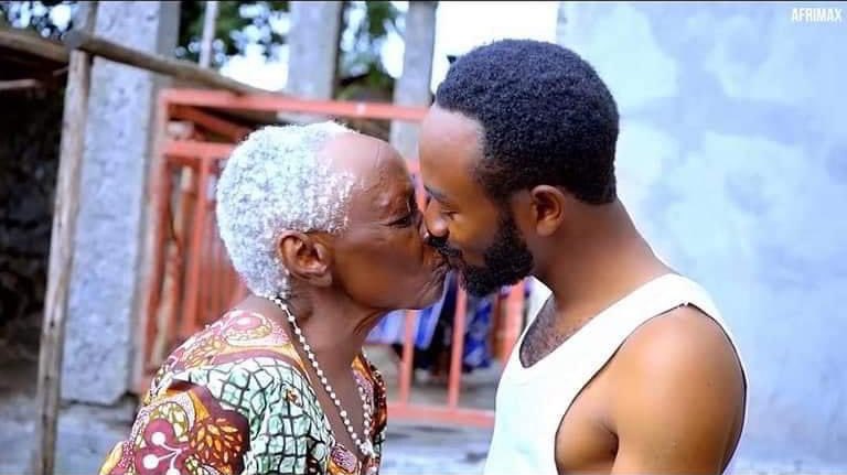 AdvoBarryRoux's tweet photo. 25yrs old Muyiwa is set to get married to his 85yrs girlfriend. Muyiwa who is head over heels in love with the woman said the way she treated him pushed him to love her. The woman who has 8 children &amp; 20 grandkids is the landlady of the apartment where Muyiwa &amp; his friend resides https://t.co/zWB65dugXu