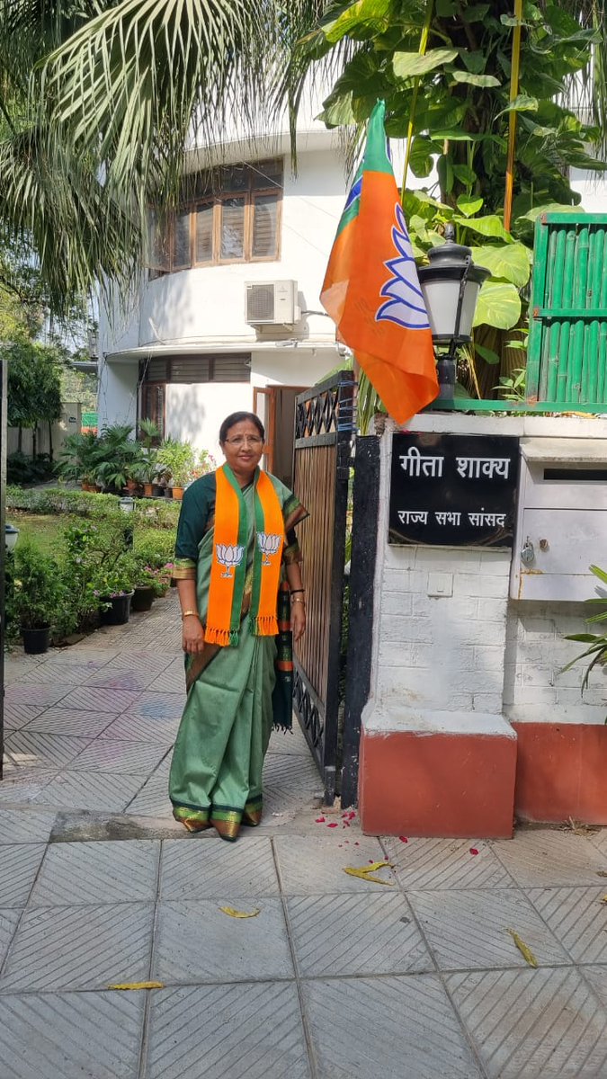 geetashakyaUP's tweet photo. 2 सीट से 2 बार पूर्ण बहुमत की सरकार भारतीय जनता पार्टी के कार्यकर्ताओं के अथक परिश्रम का परिणाम है।

पार्टी के #स्थापना_दिवस की सभी को बहुत-बहुत शुभकामनाएं।
@BJP4India @BJP4UP https://t.co/QMsm8wUC04