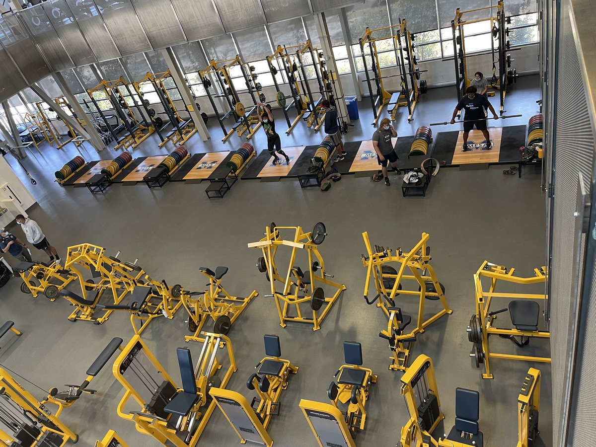 MichaelYbarra34's tweet photo. Had a amazing visit at san Diego Mesa college! Beautiful campus and some awesome coaches! Thank you so much for the invite @BallCoachGW @CoachChevSD @SDmesafootball https://t.co/KcNNfCAN98