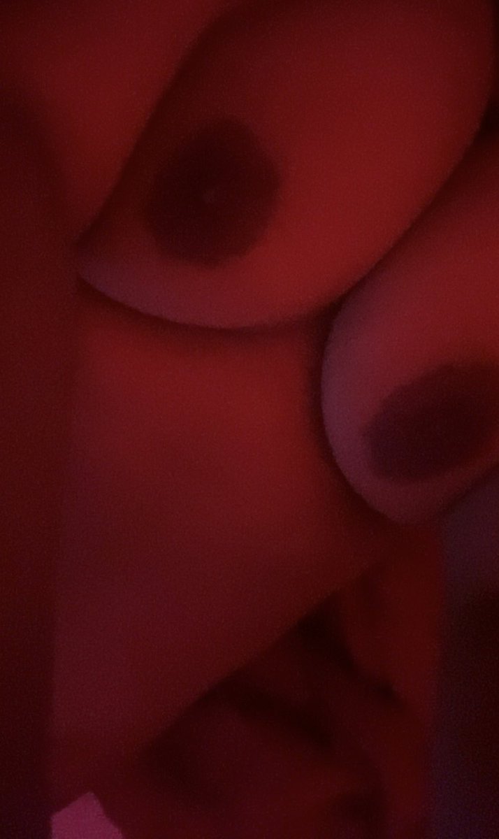 Valerie_20_29's tweet photo. Happy Titty Tuesday #tittytuesdaythread #ebonyteen https://t.co/RfICBFnaWC