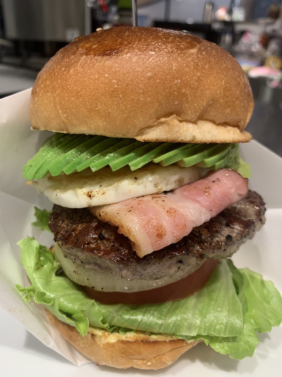 fumielmo1's tweet photo. アボカドは映えます🥑🍔❤️
#stadiumcafe
#stadiumburger https://t.co/3s3TkSshUc