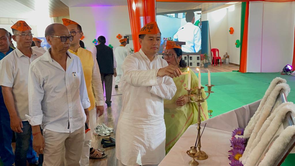 BiswajitThongam's tweet photo. Took part in the celebrations of 42nd #BJPFoundationDay along with Party President Smt. @AShardaDevi Ji &amp; other party workers at Thambal Sanglen- BJP Head Office, Manipur Pradesh. https://t.co/mOZQH0fTuo