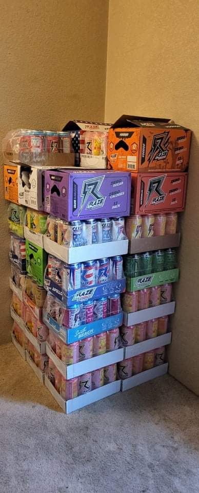 Johnny_RazeTTV's tweet image. Yes Raze is amazing I'm so obsessed with it. Got over 30 cases in my room of Raze