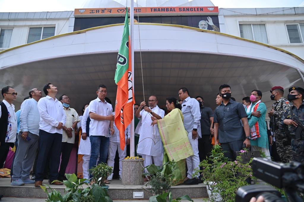 NBirenSingh's tweet photo. On this 42nd #SthapnaDiwas, I joined millions of Karyakartas in celebrating the glorious journey of Bharatiya Janata Party. Privileged to join State Party President Smt @AShardaDevi Ji, Office bearers and Karyakartas at the flag hoisting ceremony at Thambal Shanglen.

@BJP4India https://t.co/OQSuDYwZnB
