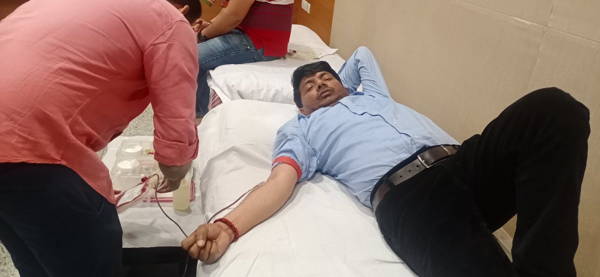 Jiturawalbjp's tweet photo. तेरा वैभव अमर रहे मां,
हम दिन चार रहें ना रहें
#Nation_First #PARTY_NEXT #SELF_LAST
राष्ट्र सेवा को समर्पित 42 वर्ष।
विश्व के सबसे बड़े राजनैतिक संगठन भारतीय जनता पार्टी के स्थापना दिवस पर भाजपा राष्ट्रीय कार्यालय में रक्त दान किया,
@BJP4India @BJP4UP
#bjp_foudation_day
#BJPHQ https://t.co/z8QGZBnQZO