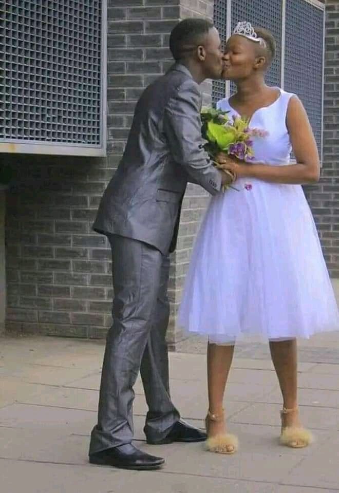 KabeloMohlah02's tweet image. Mjolo ke scam😂😂😂😭