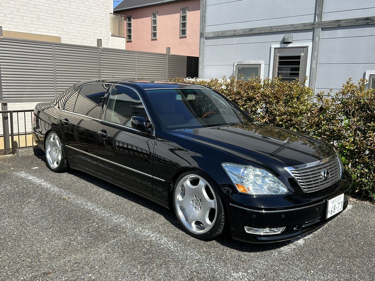 BBSSUPERRS's tweet image. LS430
どこでも行く車なので前の車高だと少し不便。だからってタイヤ外径変えてる純正履かせたまま車高上げてもカッコ悪いし。
なので車高上げてカールソン1/6EVO。
定番と言えば定番なので普通だろうなって思ったら思った以上に普通笑
でもこれでいい。
快適✨
#LS430 
#セルシオ