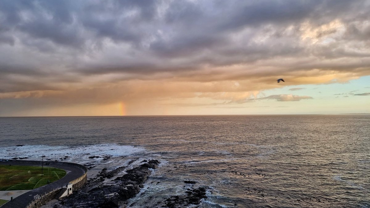 deon_bing's tweet photo. Another mix of rain and sunshine for #CapeTown - sunrise 7:02. #Surfreport on @BokRadio every morning. @lovecapetown @livingitupct @SouthAfrica @DiBrown5 @CPTisAwesome @Bingsbru #coffee @Poleyard https://t.co/WPW2xVytD1