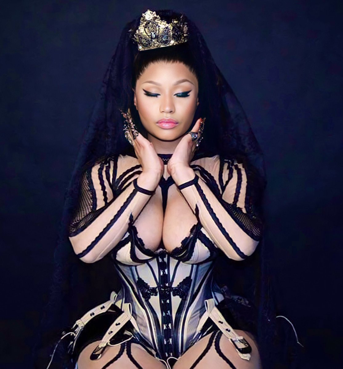This_PettyPapii's tweet photo. “You can’t stop me, I'ma fulfill the prophecy” #NickiMinaj
#WaveYaHand (2010) https://t.co/l8ZXqLeP1E