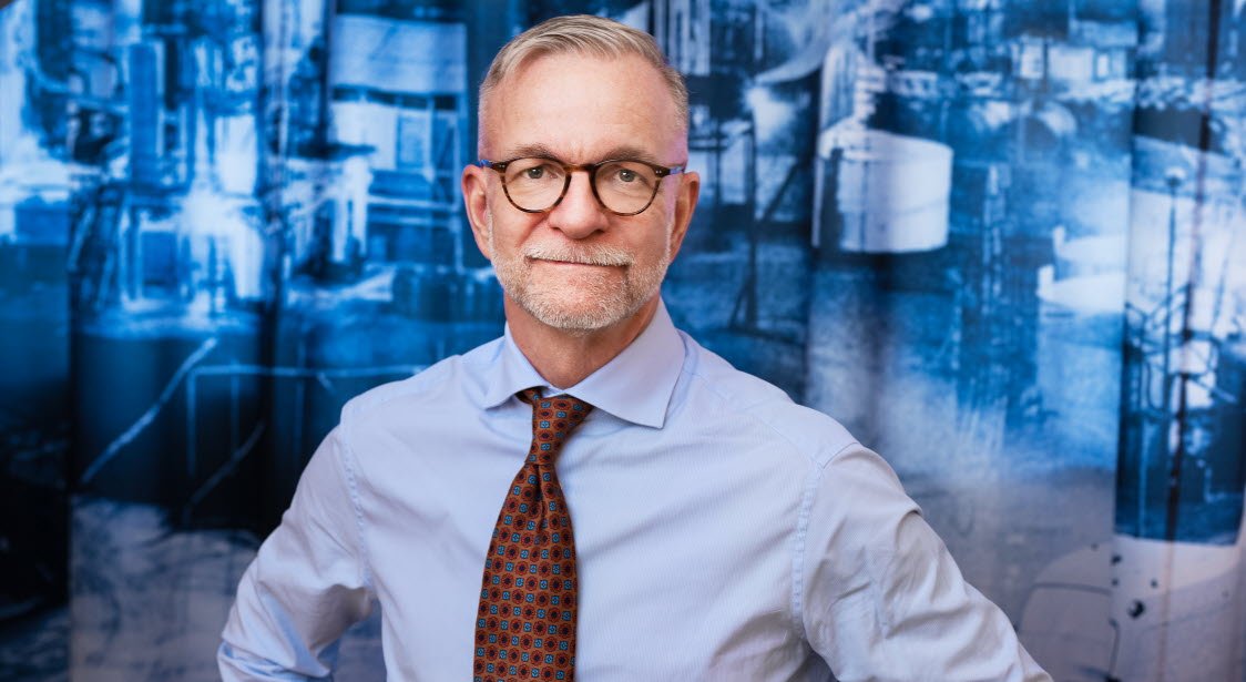 NynasBitumen's tweet photo. Just like society in general, Nynas has a responsibility to contribute to sustainable development. Johan Andersson talks more about the road to reducing our climate footprint.
https://t.co/Wa9aNsEhNH https://t.co/Fa7kCgyob0