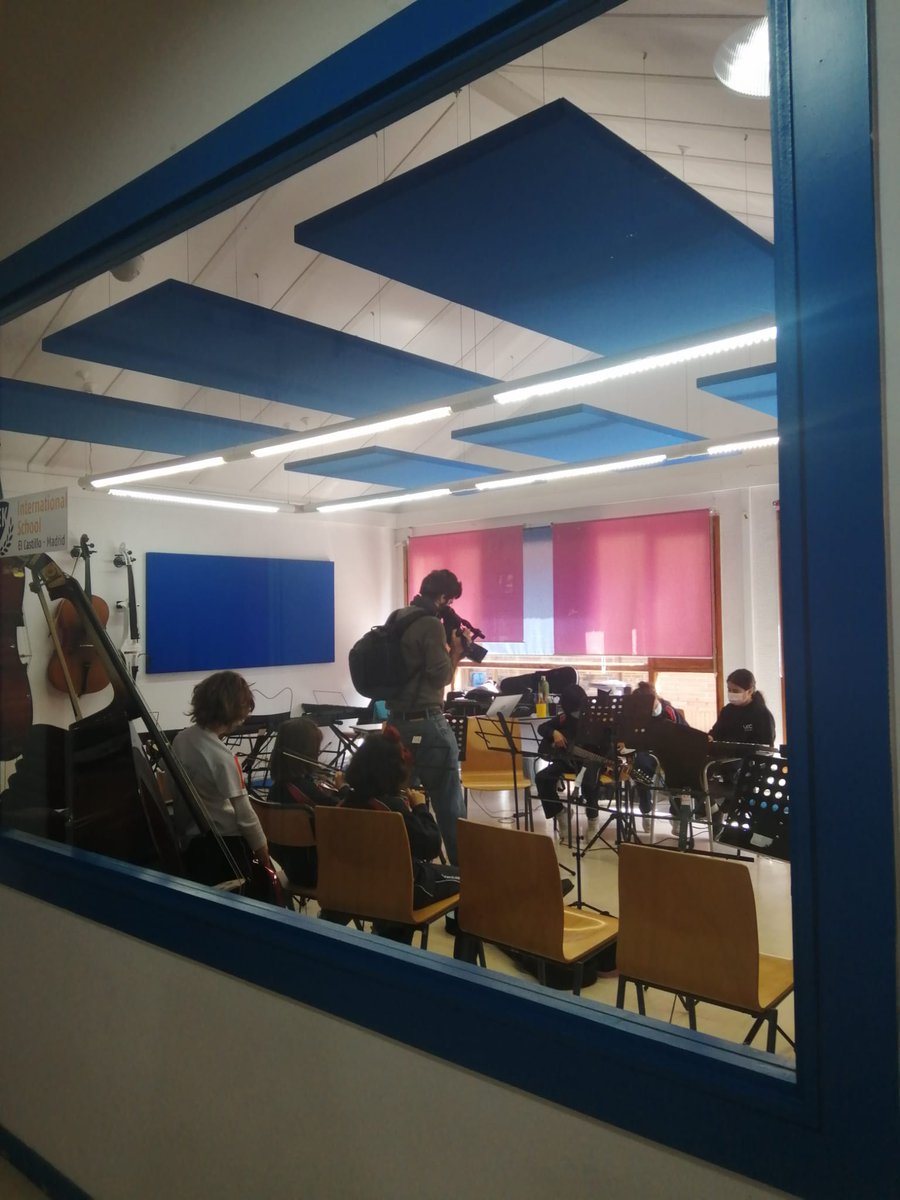 SekCastillo's tweet photo. Nuestra mini-orquesta toca para los medios. #artes #musicschool https://t.co/27sy2YYHmD