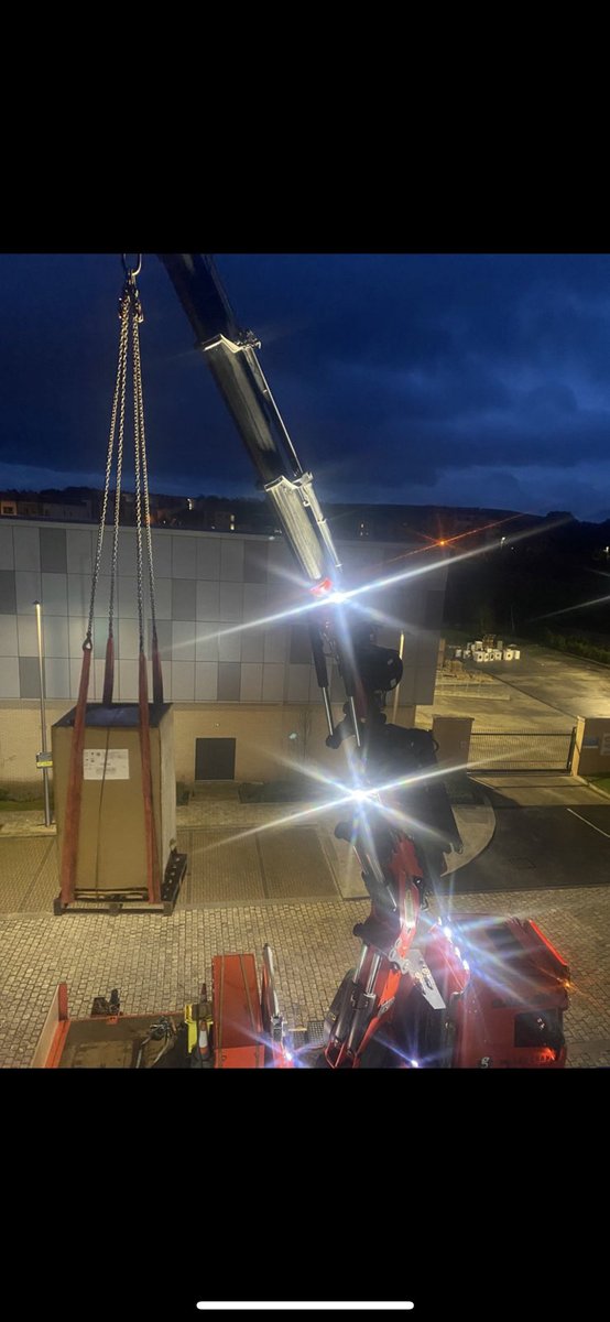 CompleteAir's tweet image. Nice early start this morning with a crane lift in Carrickmines 😴
.
.
.
#comepleteairconditioning #fujitsu #gallen #therapiefertility #aircon #airconditioning #hvac #refrigeration #cooling #acinstallation #hvaclife #hvaclove