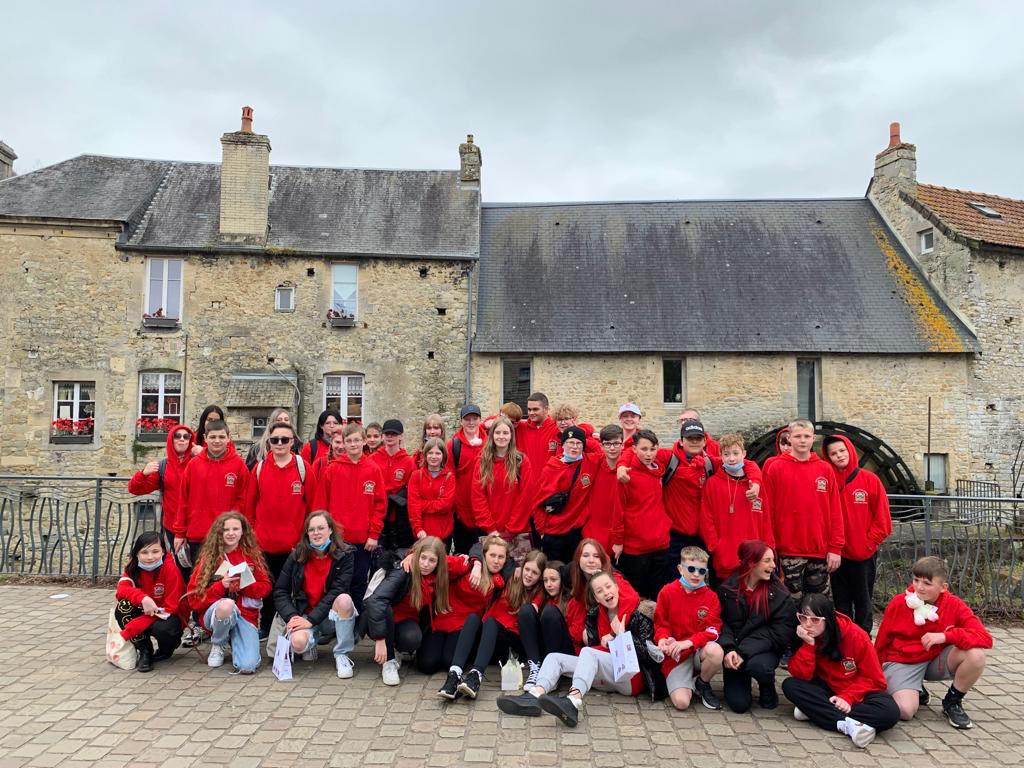 PHSNormandy's tweet image. Group pic before we leave for Arromanches ❤️