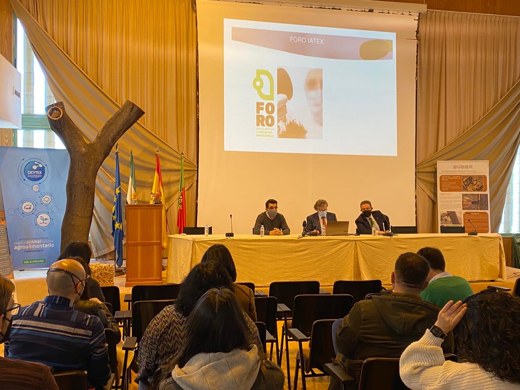 econoempleoEXT's tweet photo. ‼️La Incubadora de Alta Tecnología en Bioeconomía y Economía Circular fortalecerá un modelo económico sostenible y que luche contra la despoblación
🙋♂️Foro #IATEX sobre convocatoria selección proyectos empresariales. Plazo finaliza el 23 de mayo
🗒️https://t.co/TTbdrvd6UD https://t.co/phBITN7csf