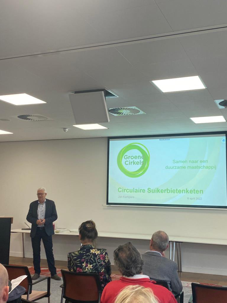 Binnen de Circulaire Suikerbietenketen van <a href="/GroeneCirkels/">Groene Cirkels</a> werkt <a href="/CosunBeetCo/">Cosun Beet Company</a> samen met 41 andere partijen aan een veerkrachtig, circulair systeem voor duurzame teelt.