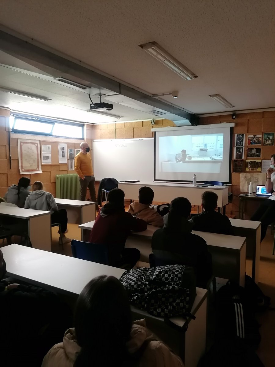 adefan_es's tweet photo. 🏭👩🏫 #EMPRESAFAMILIAR EN LAS AULAS | Los y las estudiantes del @iesnavar (#Pamplona) disfrutaron de una sesión formativa de la mano de nuestro asociado #Resitex.
👉 Los encuentros organizados por #ADEFAN cuentan con el patrocinio de @caixabank y fundación @CABK_Dualiza. https://t.co/secVmmWMpl