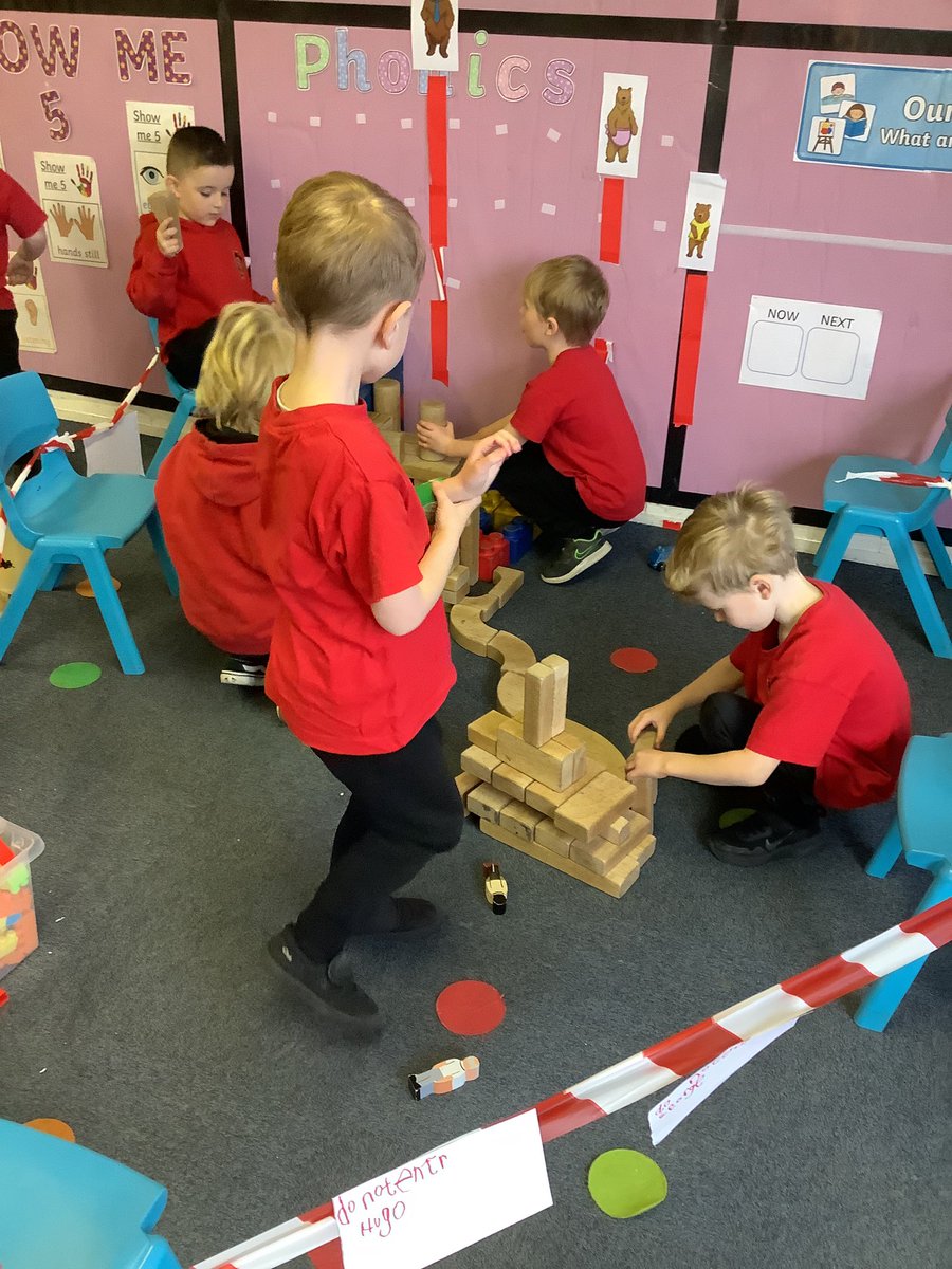 stgregorys_EYFS's tweet photo. We have a building site in our class today! The children have even made safety signs which say ‘Do not enter!’ https://t.co/XXpLghaVpk