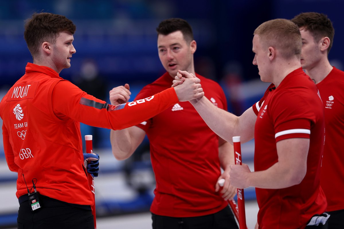 #Teamwork and #TeamSpirit perfectly demonstrated in #Curling 🥌 at #Beijing2022 📷GettyImages #WinterOlympics #Olympics #WinterSports #TogetherForASharedFuture #BingDwenDwen #ShueyRhonRhon