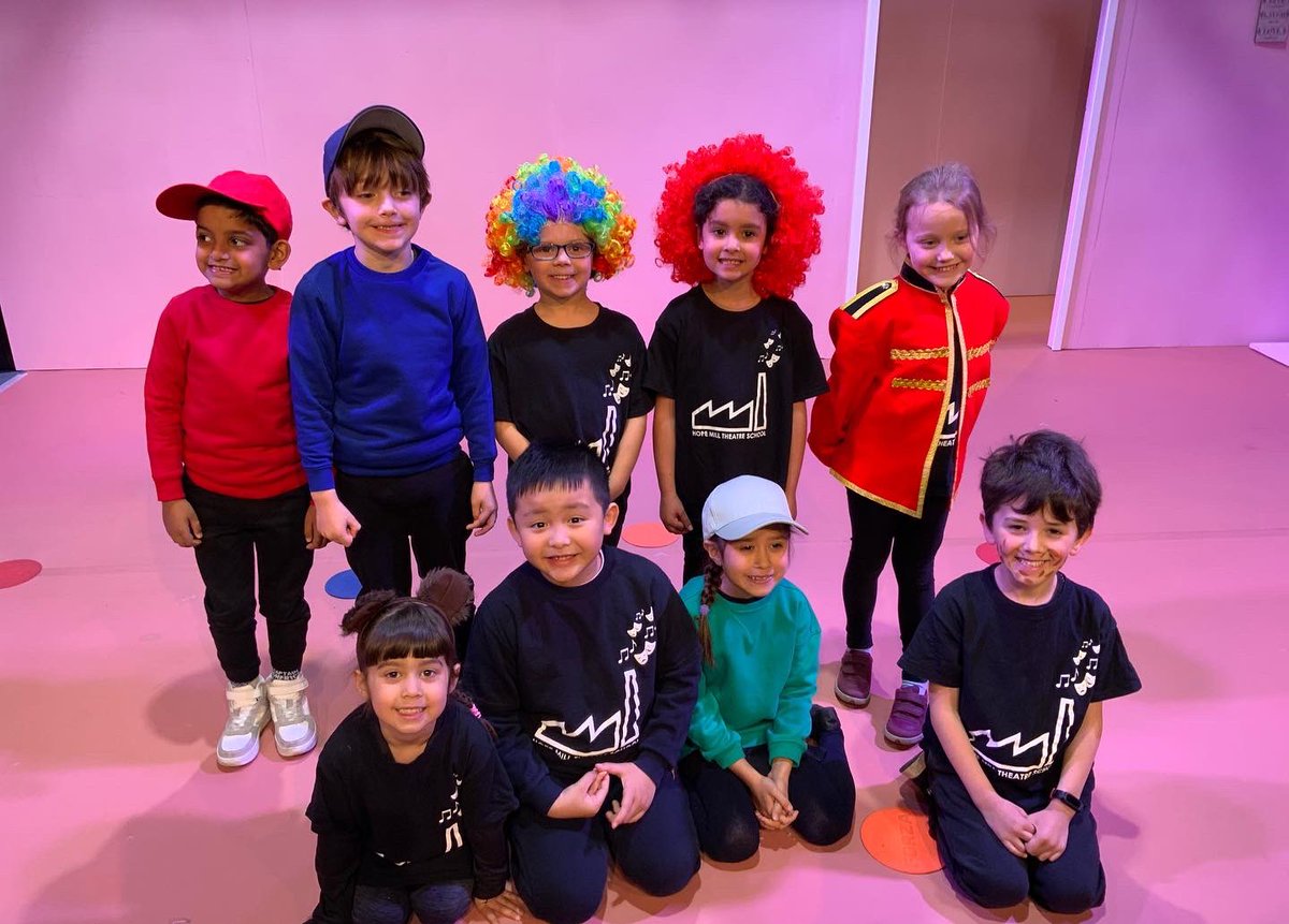 HMTOutreach's tweet photo. Our amazing Minis in their performance last weekend. We are so proud of each and every one of you. Well done MINI’S #perform #dowhatyoulove #stars #hmts #circus https://t.co/f305NkGSDY