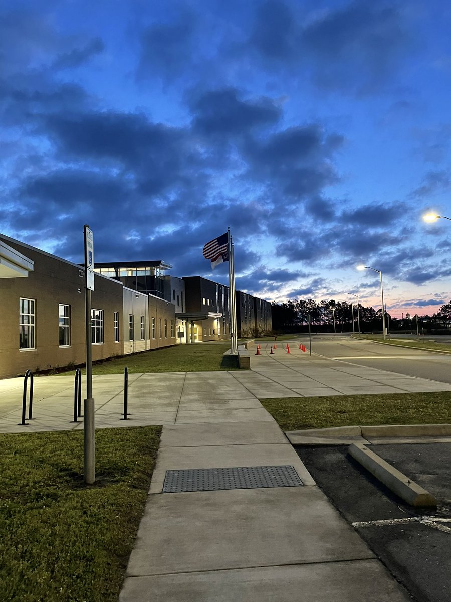 What a great view to start the day!  Go Bulldogs 🐾🐾