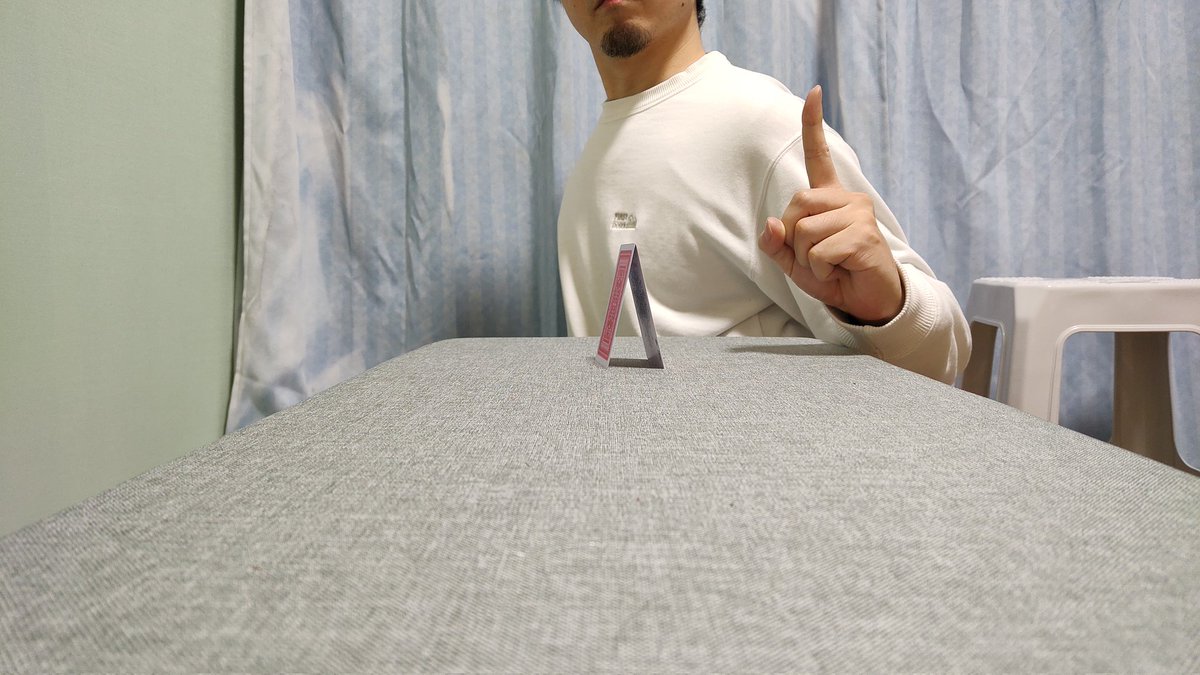 cardstackingman's tweet photo. #30日後に世界記録を更新するトランプタワー 
1段 https://t.co/OpN3IzkYAb