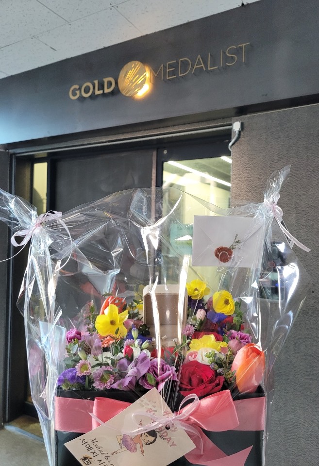 Syjphfanbase's tweet photo. 💛Happy YeaJi Day 2022 🧡
Our gifts are now finally delivered at GM's office.  These were sent by Filo Yeyes who participated in our gift-giving project for her birthday. 

#HappyYeajiDay
#언제나_우리의_봄_서예지
#예지야_돌아와줘서_고마워 https://t.co/pvCdfCnKDY