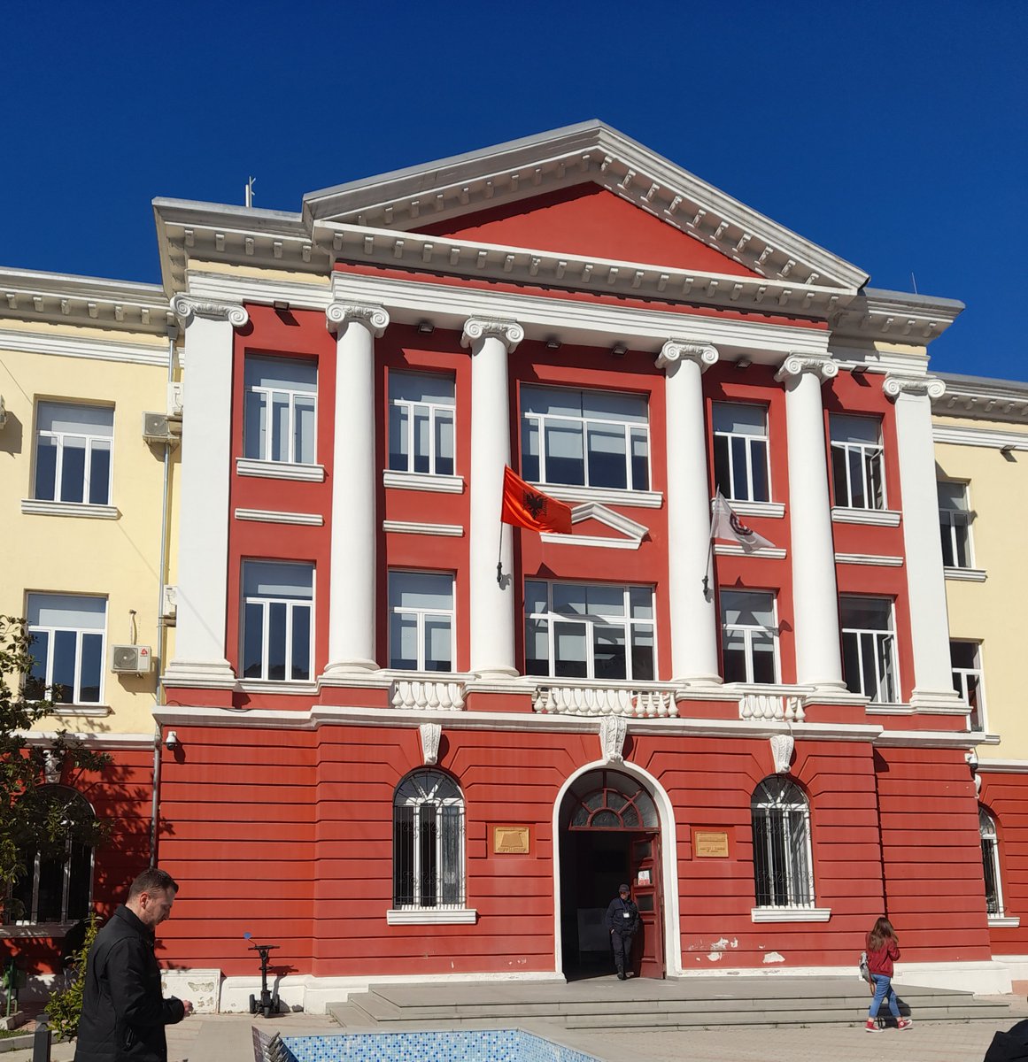 Thanks a million to Dr Gentian Elezi and the Insitute of European Affaris <a href="/Uni_Tiranes/">Universiteti i Tiranës</a> for the chance to discuss my work with @SLipcean on #corruption and public funding of political parties.