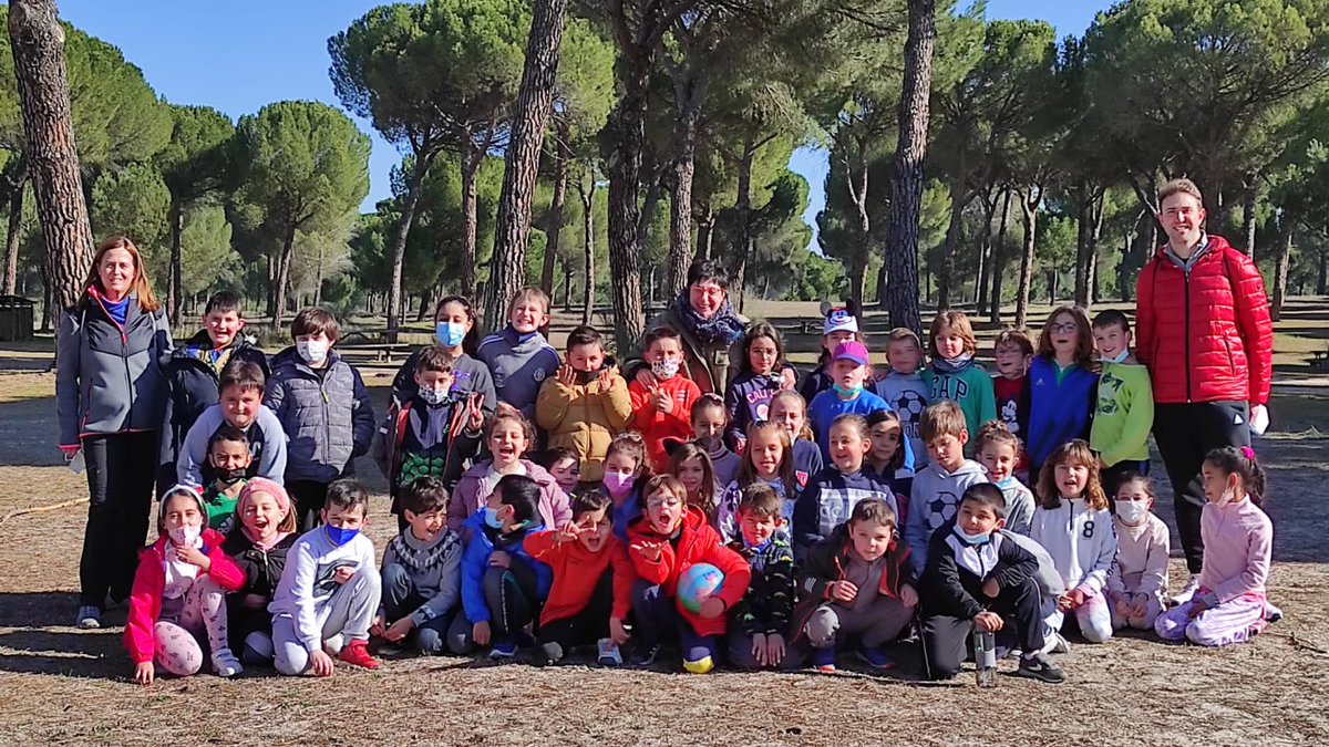 Así de content@s estaban nuestros niños y niñas de 1º y 2º después de la ruta de senderismo (las maestras y el maestro también 😉). #SoyNaturaleza #BiodiverSOS #EnFormate
