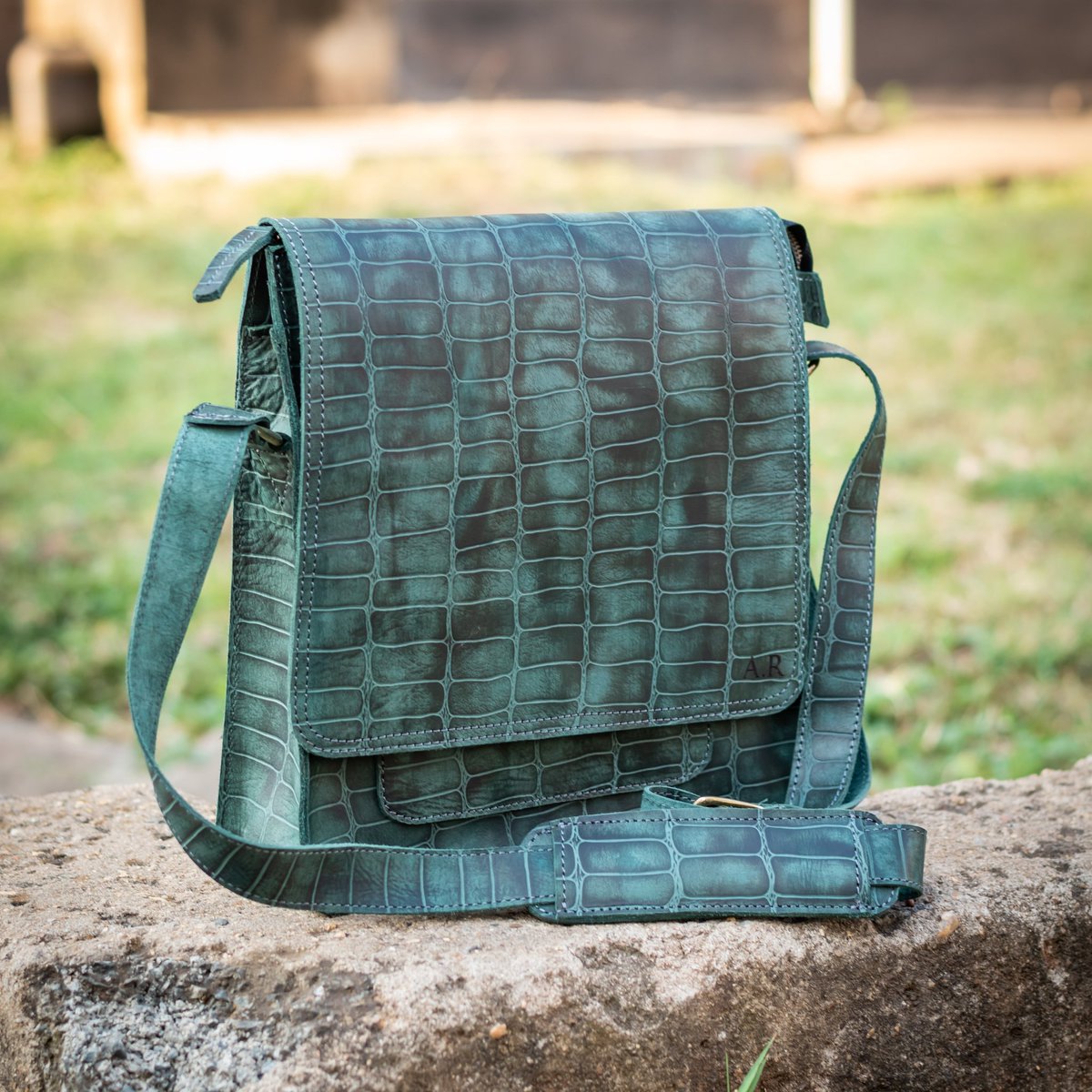 RoryanL's tweet photo. Such a handy unisex sling bag with padded 12" gadget compartment. Functionality matters a lot.
L12x W 3 x H10 - inches
Price Ksh. 9,500/-
You ring, we bring +254721815665
#bags👛👜 #handcrafted @MadeInKenyah @LeatherWorksMN #madeinkenya🇰🇪 #smallworkshop #fashion https://t.co/m72l7molBv